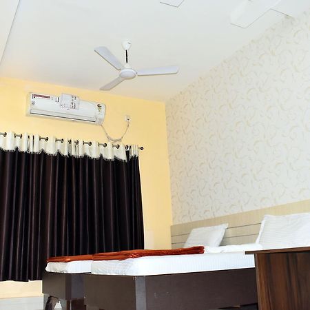 Hotel Triveni Balangir Екстер'єр фото