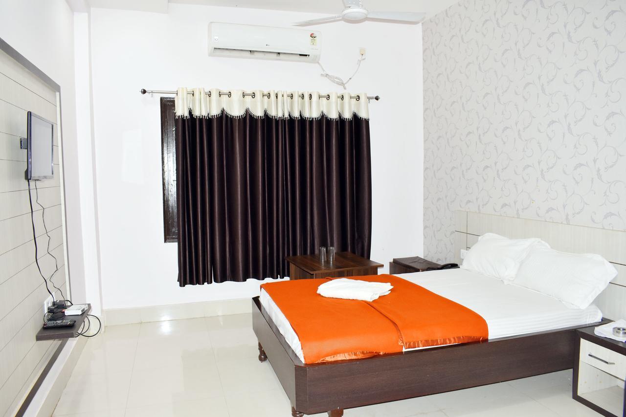 Hotel Triveni Balangir Екстер'єр фото