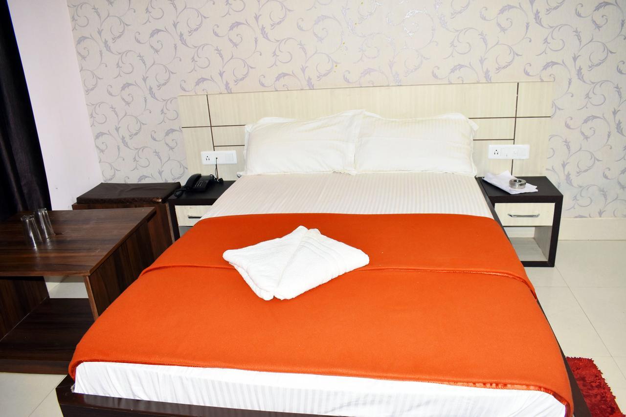 Hotel Triveni Balangir Екстер'єр фото