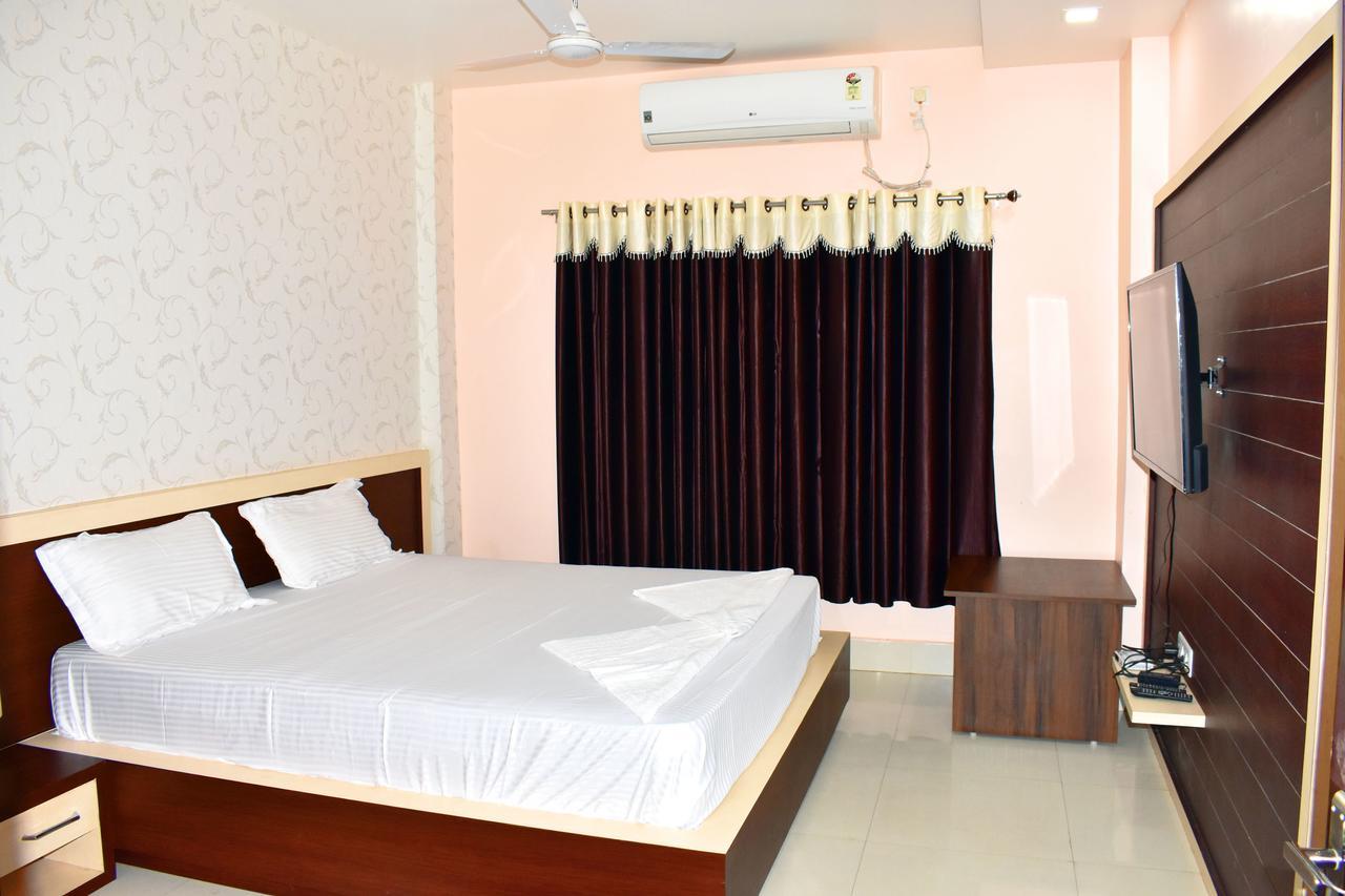 Hotel Triveni Balangir Екстер'єр фото